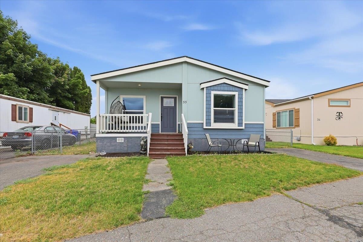Property Photo: 21725 E Wellesley Ave 33 WA 99027