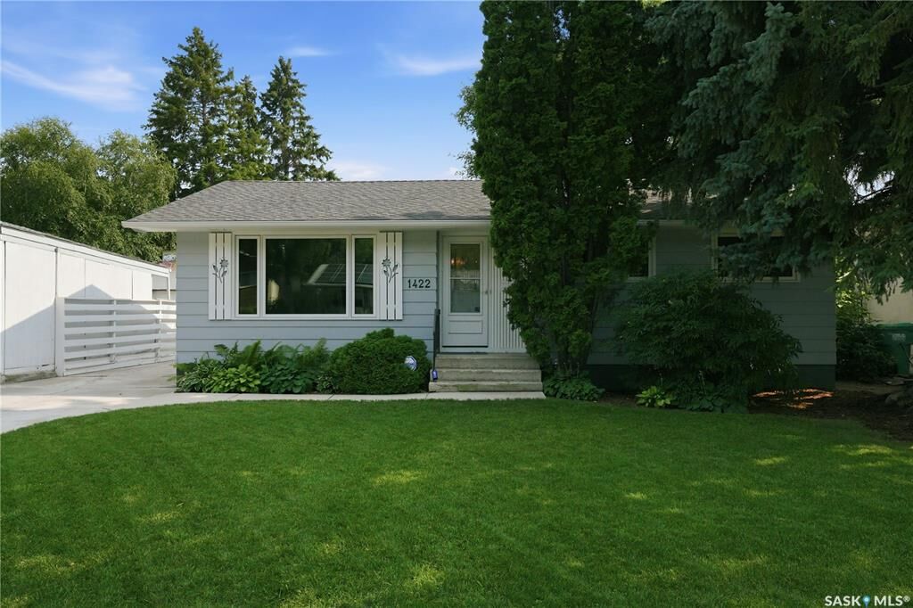 Property Photo:  1422 East Heights  SK S7J 3B3 