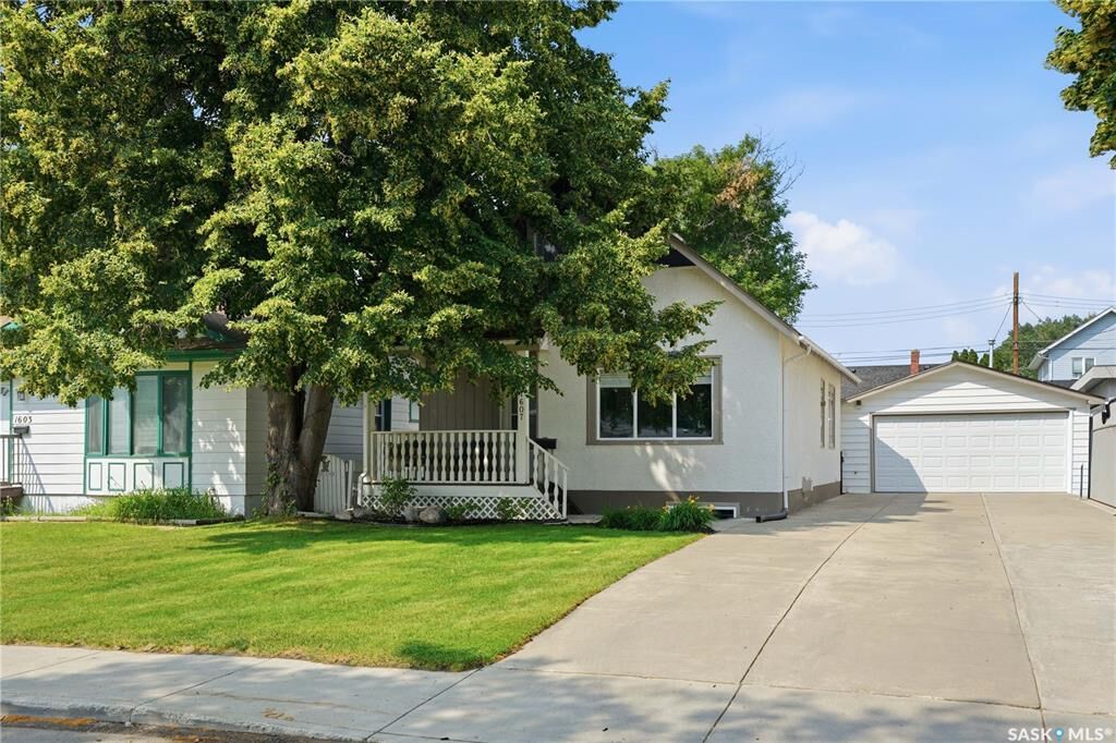 Property Photo:  1607 Alexandra Avenue  SK S7K 3C4 