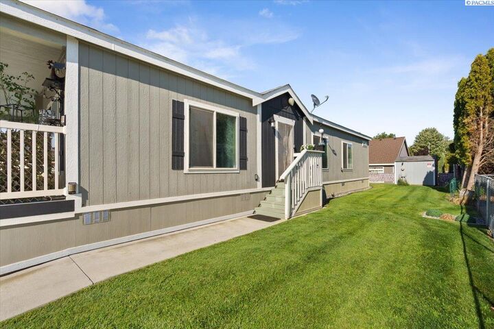 Property Photo: 30 Mercury Dr WA 99354