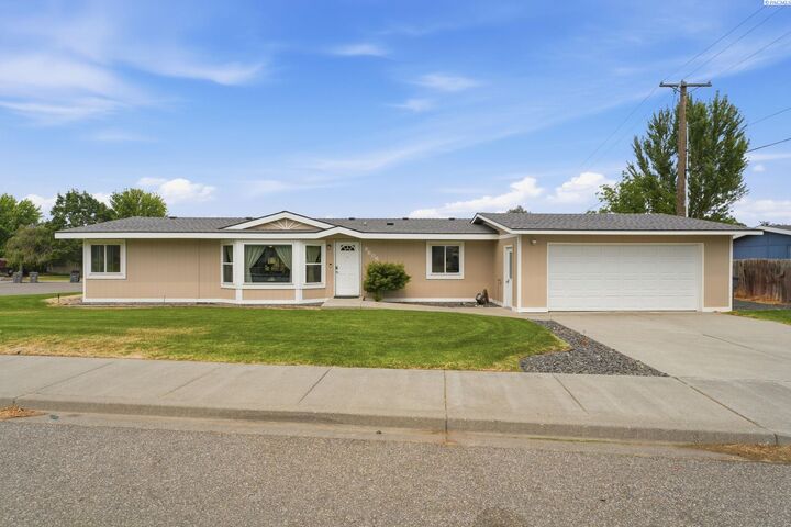 Property Photo: 8606 W Yellowstone WA 99336