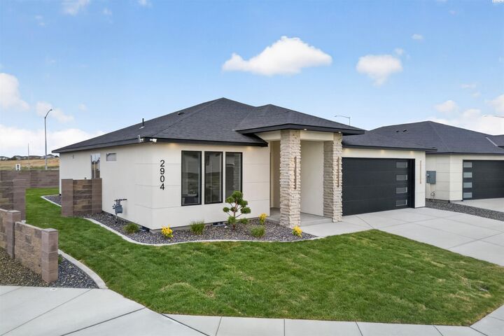 Property Photo: 2904 Meadowlark Ave WA 99352
