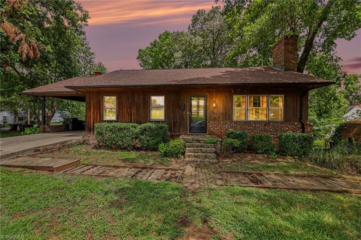 Property Photo: 1211 E Willowbrook Drive NC 27215