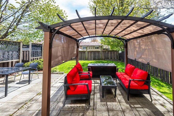 15 Graham Court — photo 1
