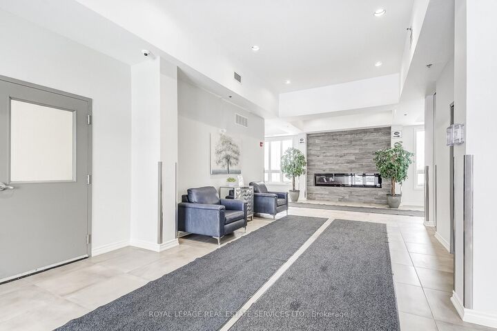 Property Photo: 1360 Costigan Road 211 ON L9T 0Y8