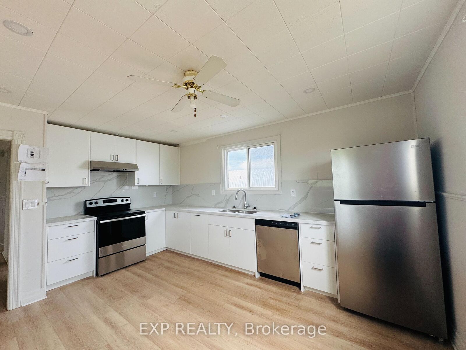 Property Photo: 112 Baseline Road E B ON L1C 1A2