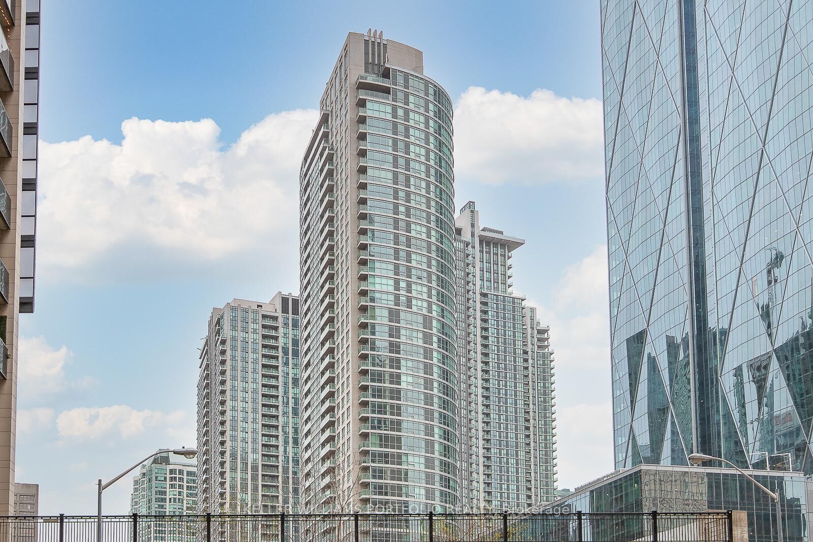 Property Photo:  18 Yonge Street 1504  ON M5E 1Z8 