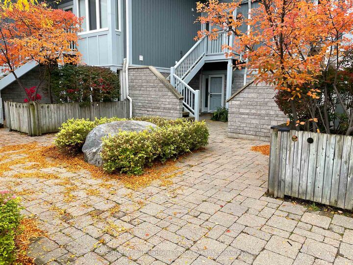 Property Photo:  871 Suncrest Circle  ON L9Y 5C7 