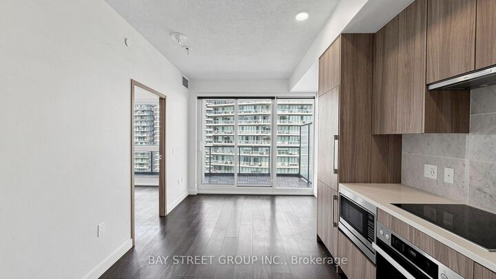 Property Photo:  95 McMahon Drive 2515  ON M2K 0H2 