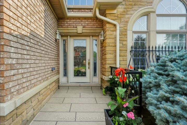 Property Photo: 1536 Pinery Crescent ON L6H 7J9