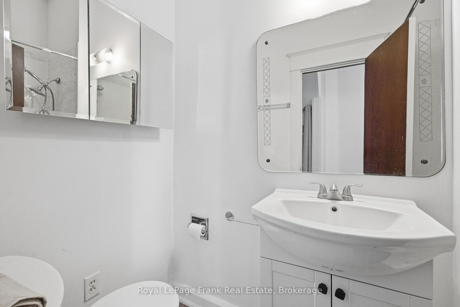 Property Photo: 279 Kent Street W ON K9V 2Z8