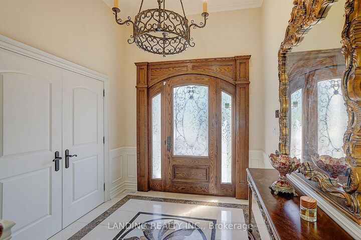 Property Photo: 24 Abbotsford Road ON M2N 2P8