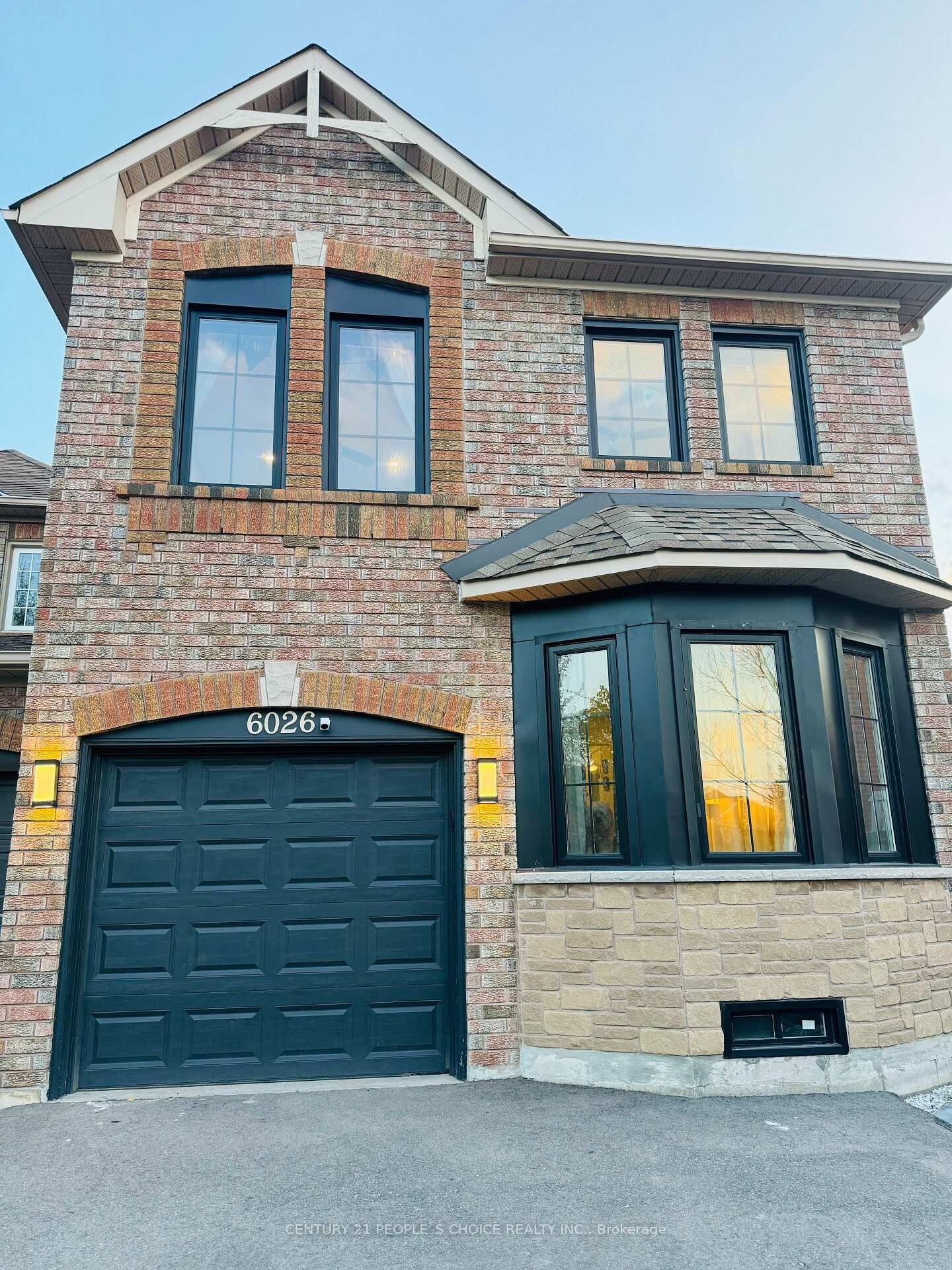 Photo de la propriété:  6026 Clover Ridge Crescent  ON L5N 7B4 