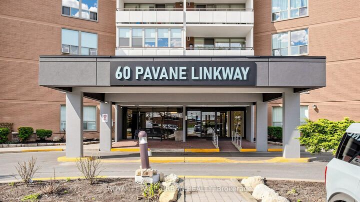 Property Photo:  60 Pavane Linkway N/A 602  ON M3C 1A1 
