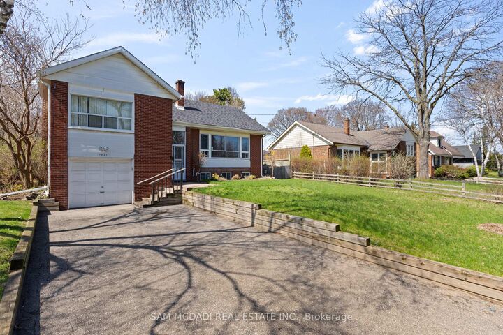 Property Photo: 1821 Christopher Road ON L5J 2K7