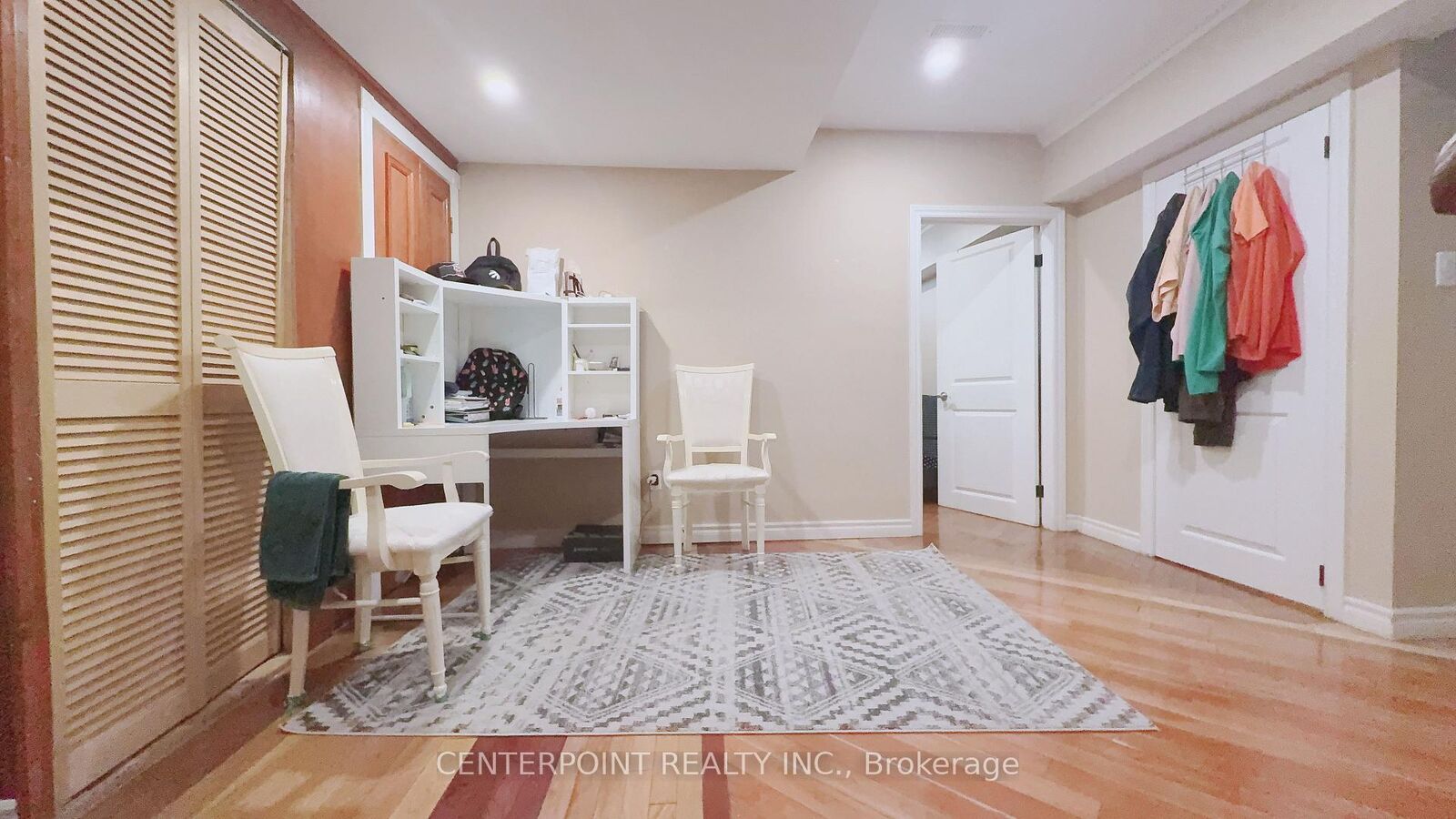 Property Photo:  724 Hillcrest Road  ON L1W 2P1 