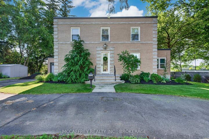 442 Dundas Street W — photo 1