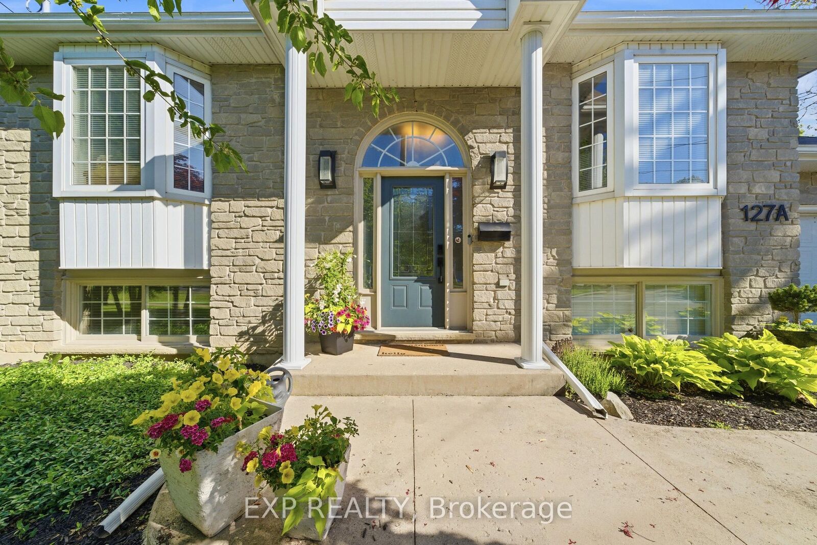 Property Photo: 127A Lakeshore Road ON L2N 2T8