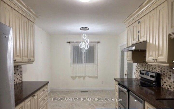 Property Photo:  70 Hunt ( Main Floor ) Avenue  ON L4C 4G9 