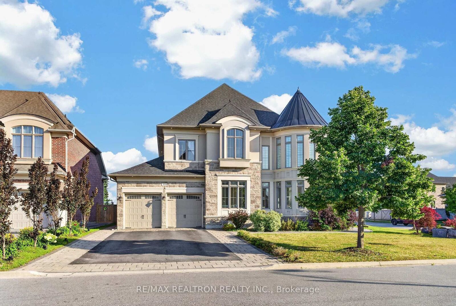 Property Photo: 23 James Stokes Court ON L7B 0M7