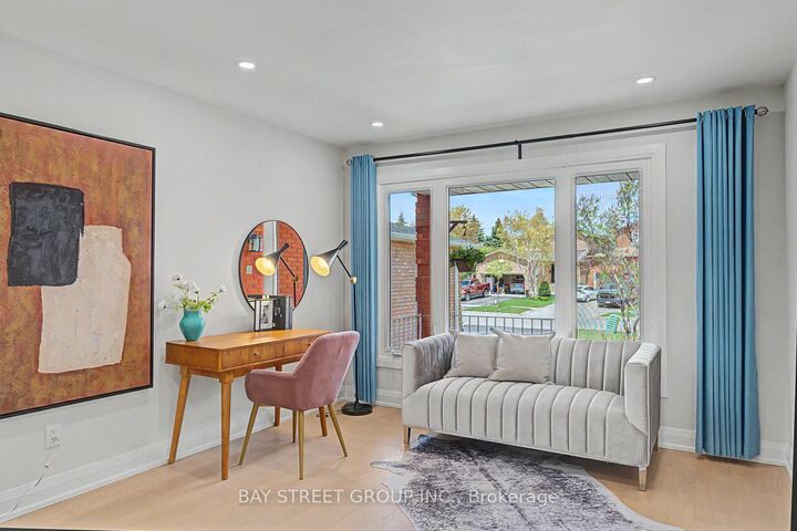 Property Photo: 146 Cabinet Crescent ON L4L 6E5