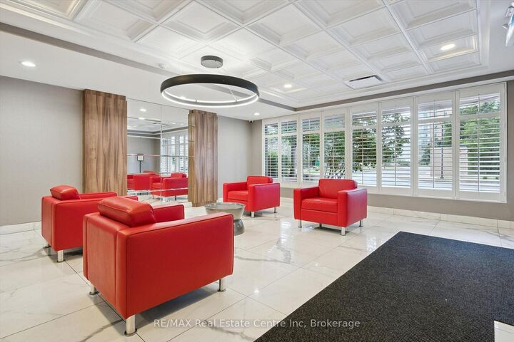 Property Photo: 155 Hillcrest Avenue 302 ON L5B 3Z2