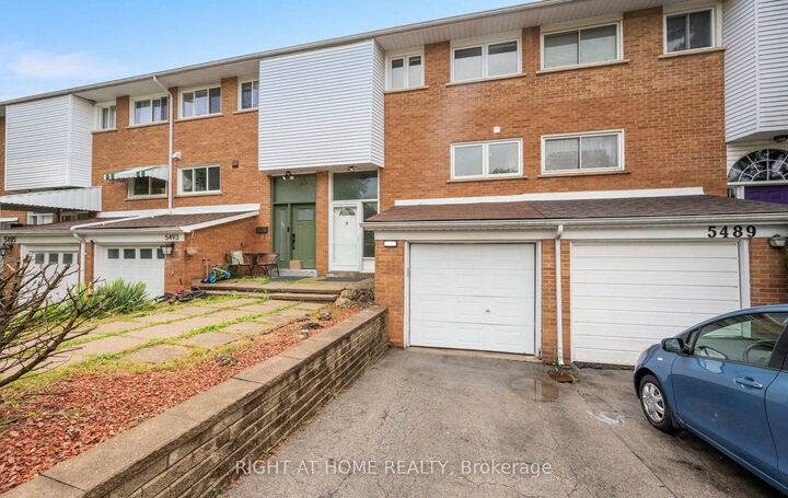 Property Photo: 5491 Schueller Crescent ON L7L 3T1
