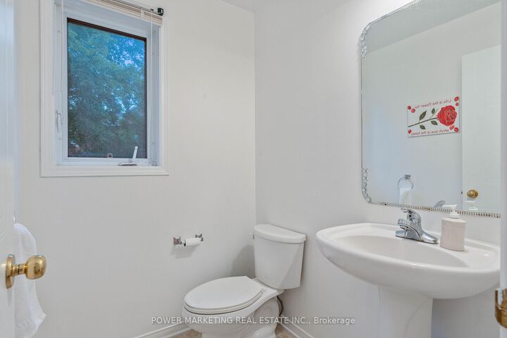 Property Photo: 2181 Sunmeadow Street ON K4A 4W1