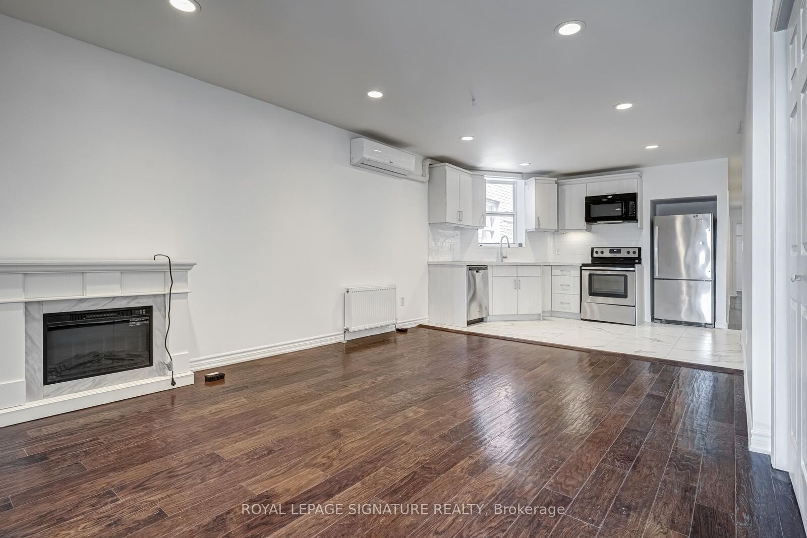 Property Photo:  1116 College Street 3rd Lvl  ON M6H 1B5 