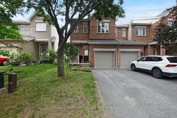 306 Waymark Crescent — photo 1