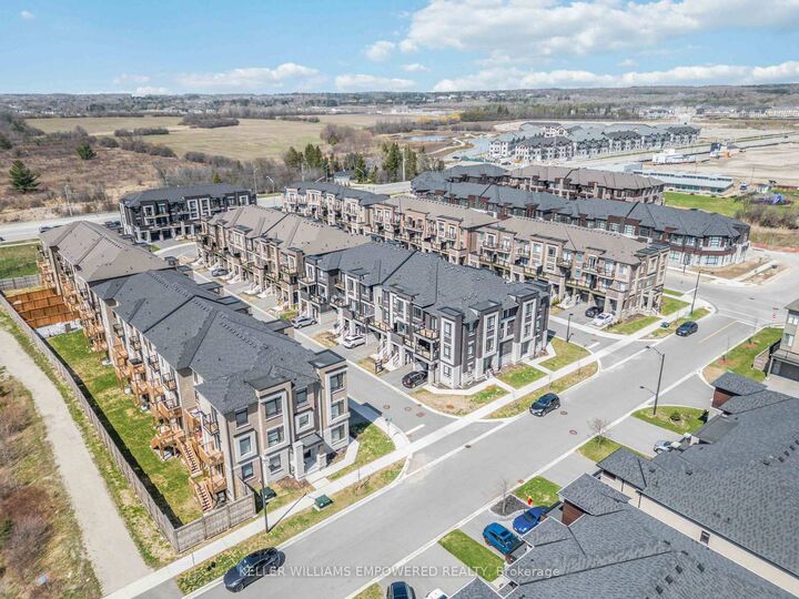 Property Photo:  84 Riley Reed Lane  ON L4S 0M3 
