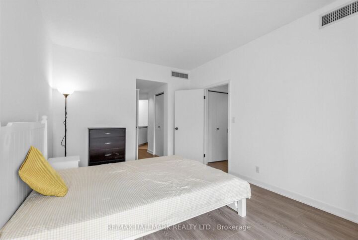 Property Photo:  3 Duplex Avenue 102  ON M2M 4G6 