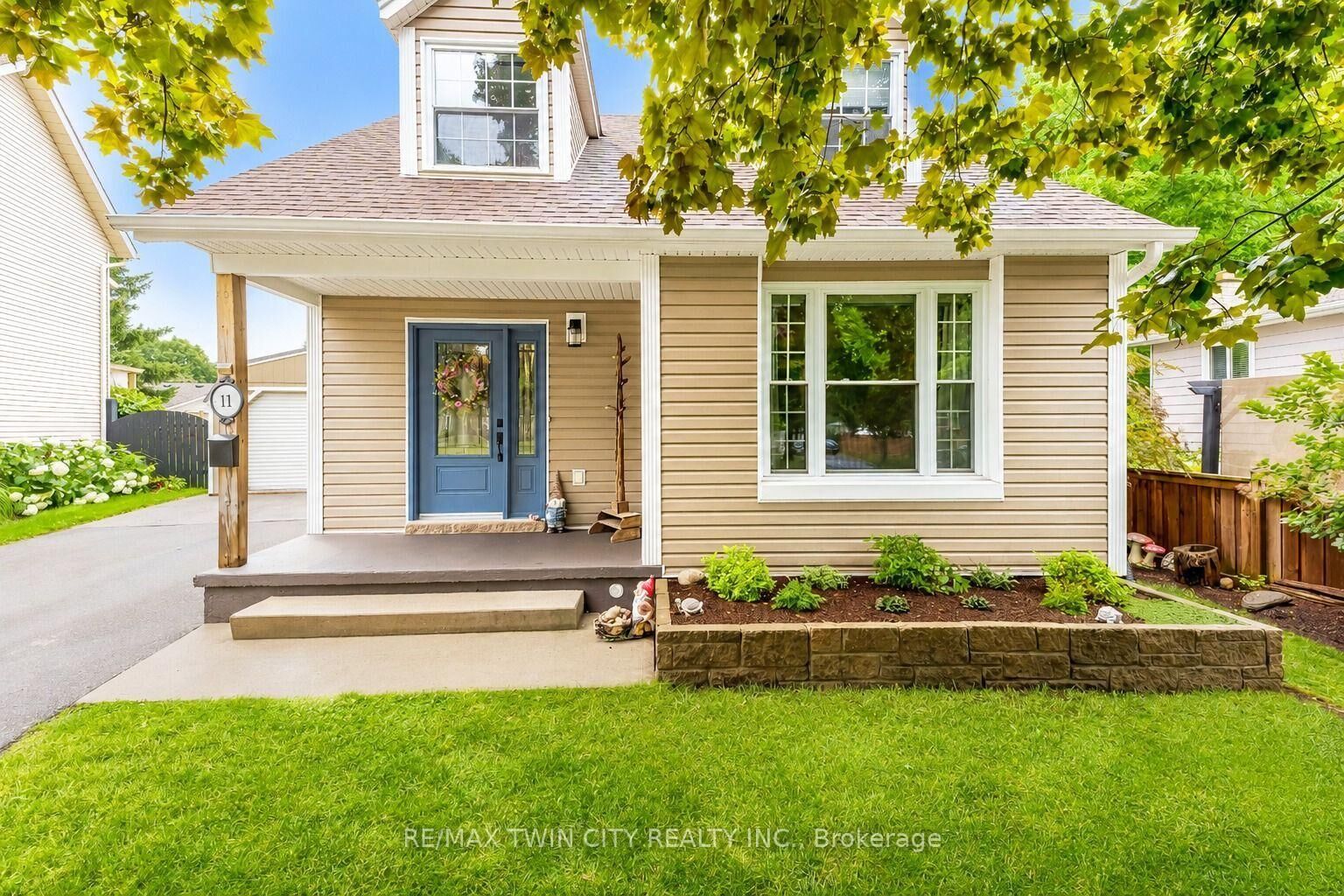 Property Photo: 11 Nipigon Place ON N2B 3N5