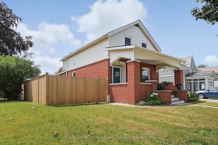 Property Photo: 114 Elgin Avenue E ON N7A 1K6