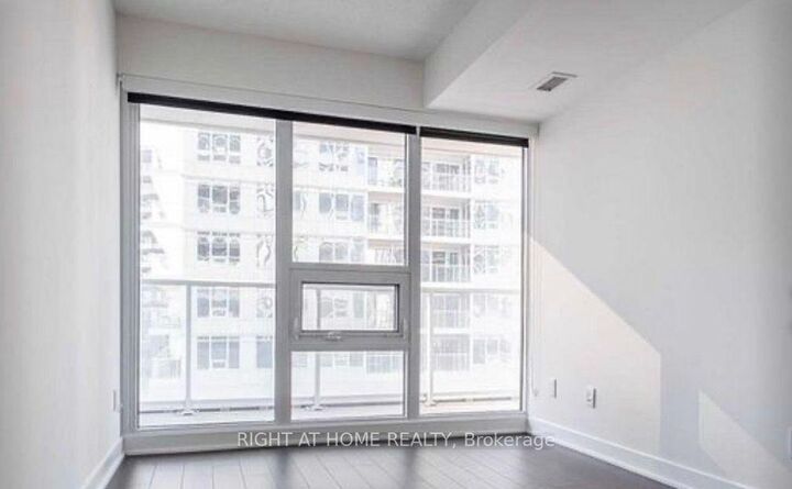 Property Photo:  17 Bathurst Street 3205  ON M5V 0N1 