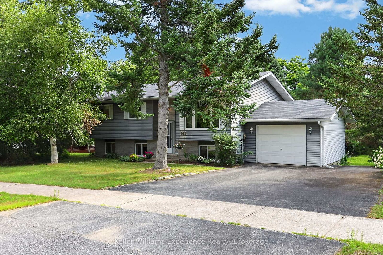 Property Photo:  141 Meadow Heights Drive  ON P1L 1A3 