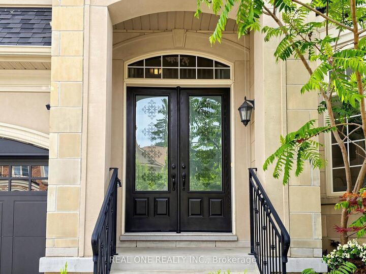 Property Photo:  111 Headwind Boulevard  ON L4H 4C7 