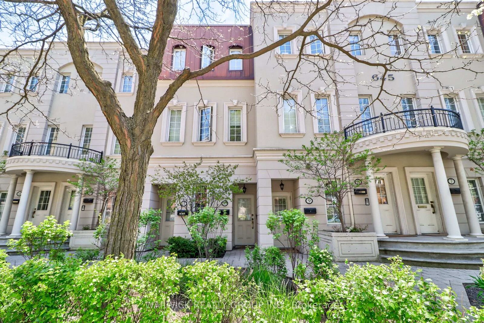 Property Photo: 645 Davenport Road 10 ON M5R 1L3