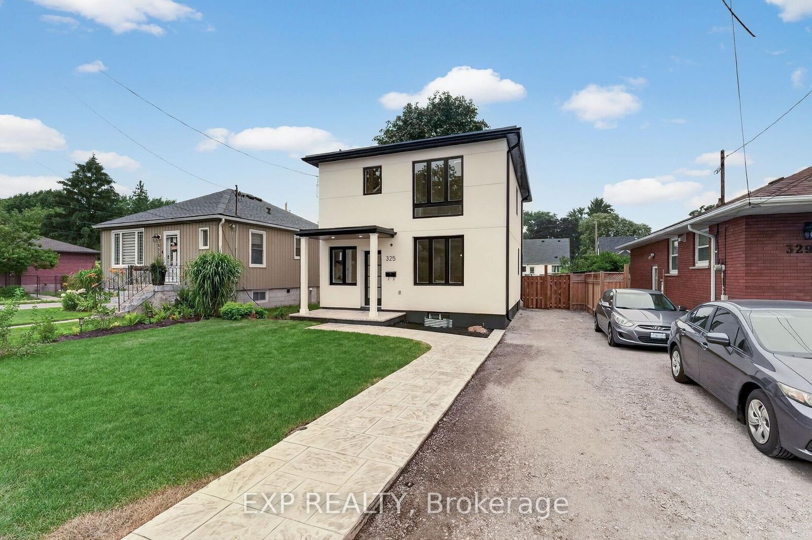 Property Photo:  325 Queensdale Avenue E  ON L9A 1L5 