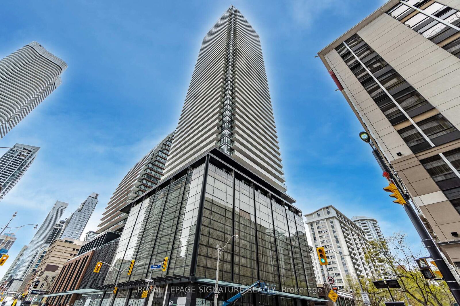 Property Photo:  501 Yonge Street 5204  ON M4Y 0G8 