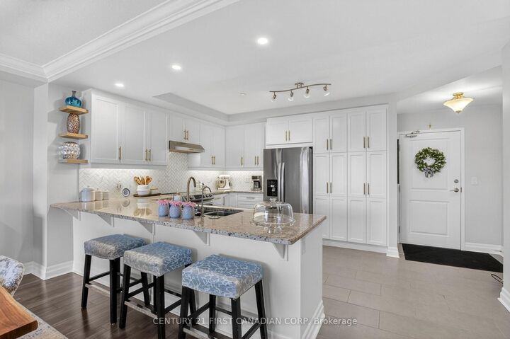 260 Villagewalk Boulevard 208 — photo 1