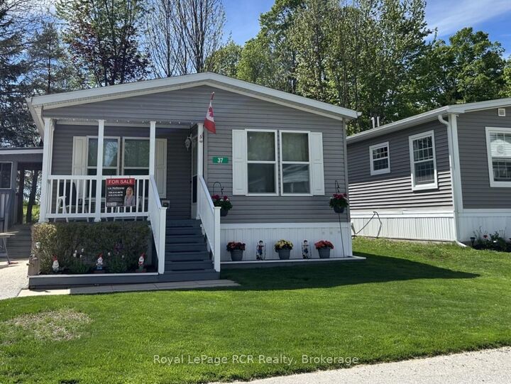 Property Photo: 37 Sussex Square ON N4K 5N5
