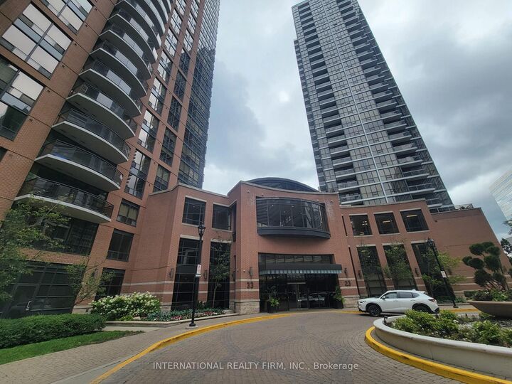 Property Photo:  33 Sheppard Avenue E 3202  ON M2N 7K1 