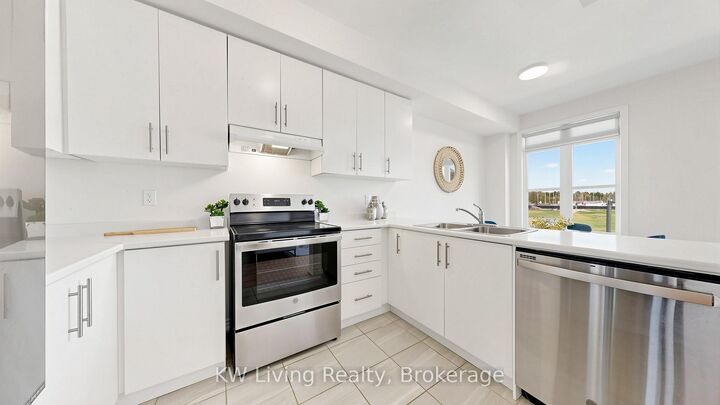 Property Photo:  2540 William Jackson Drive 303  ON L1X 0E4 