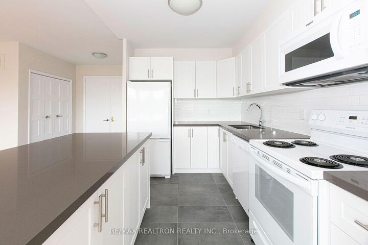 Property Photo:  10 Shallmar Boulevard 712  ON M5N 1J4 