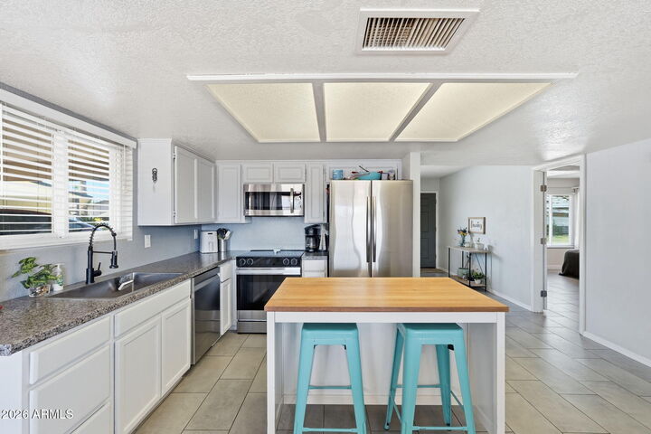 Property Photo: 810 N Pine Court AZ 85233