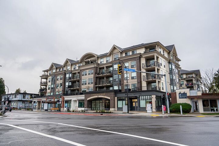 Property Photo:  2493 Montrose Avenue 301  BC V2S 3T2 