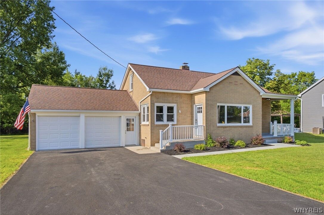 Property Photo:  5189 Lake Avenue  NY 14127 