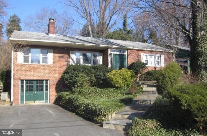 Property Photo: 2701 Lorcom Lane VA 22207