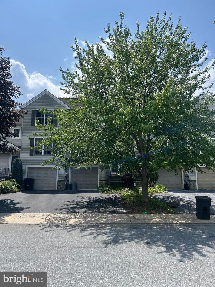 Property Photo: 106 Banyan Circle Drive PA 17603